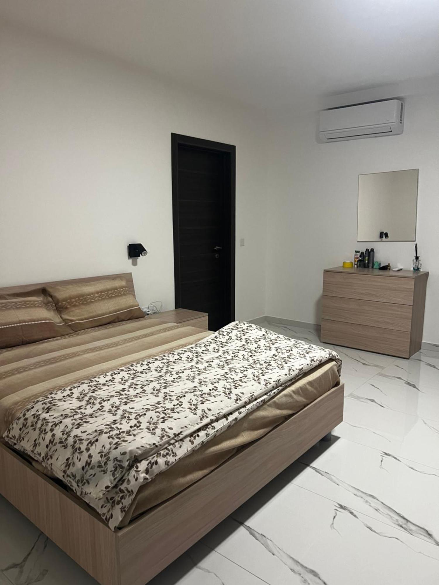 3 Bedroom Penthouse T * Luqa